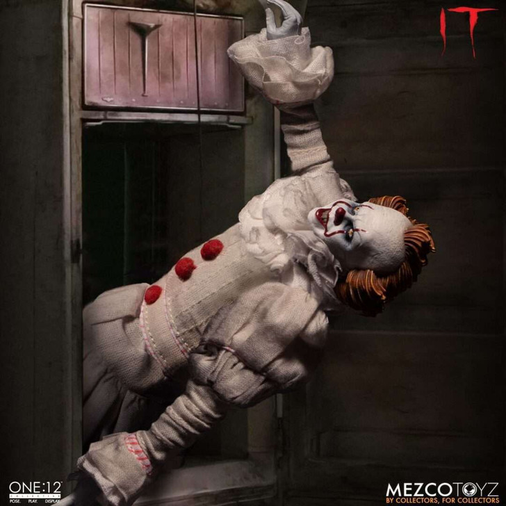 Mezco Toyz IT (2017) - Pennywise - One:12 Collective Action Figure