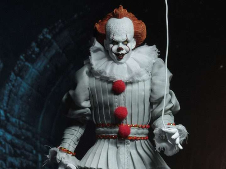 NECA IT (2017): Pennywise - 8" Clothed Action Figure