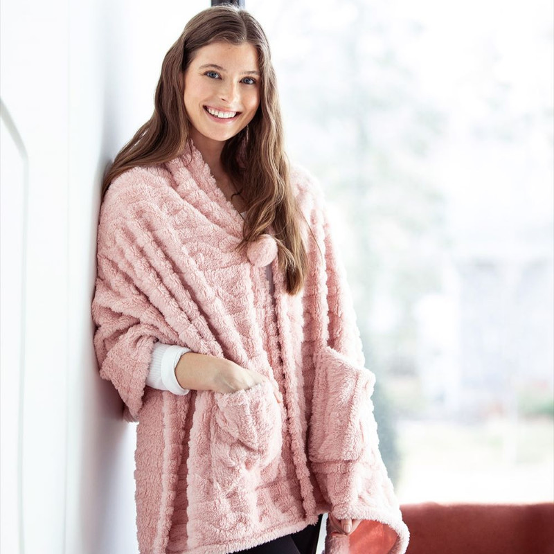THE COZIEST BLANKET WRAP | Hello Mello