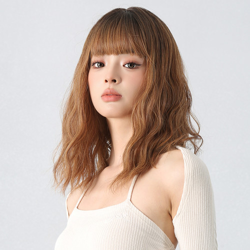 Women's Curly Wig Party Costume Wig Trendy Golden Brown Hair Wigs with Bangs Cute Wavy Hair Wig with Hair Net for Women Party Daily Use