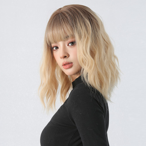 Women's Curly Wig Party Costume Wig Trendy Golden Gradient Hair Wigs with Bangs Cute Wavy Hair Wig with Hair Net for Women Party Daily Use