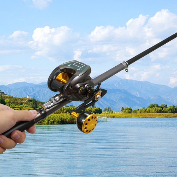 USB Rechargeable Carbon Fiber Baitcasting Reel 9+1BB Fishing Reel with Display High Speed 6.4: 1 Gear Ratio Magnetic Brake   System Baitcaster Reel For Right Hand