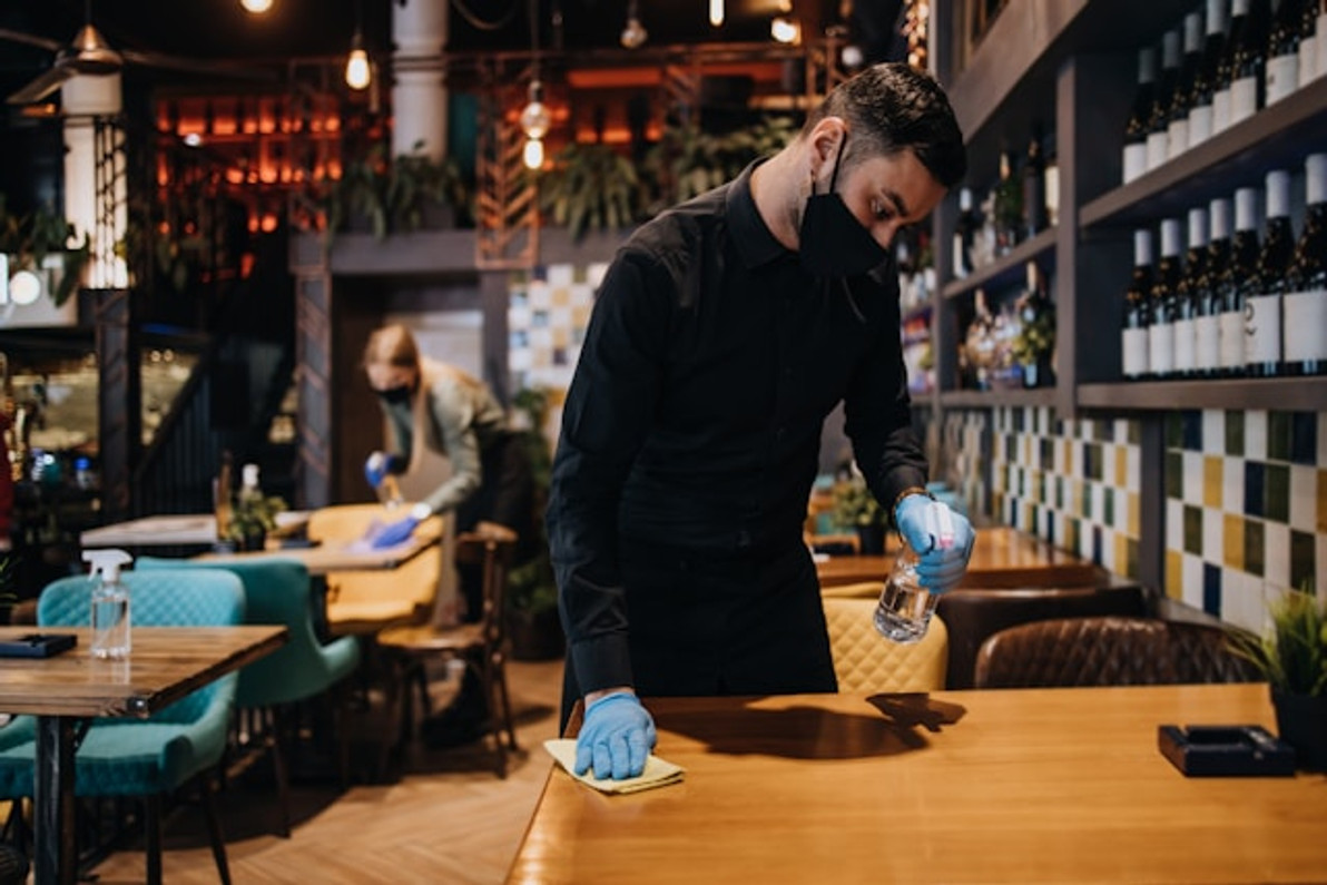 Quickest Ways to Keep Your Bar Clean Throughout the Day