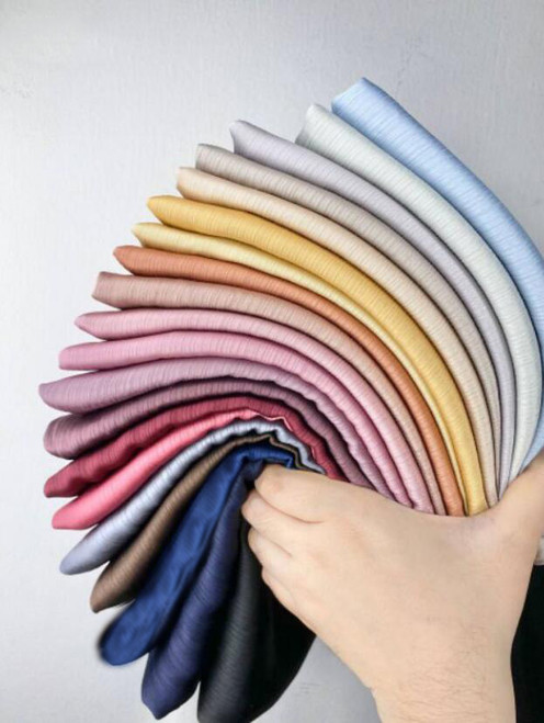 Long Trendy Silk Crepe Hijab Hot Selling Satin Crinkle Hijab for Muslim Satin