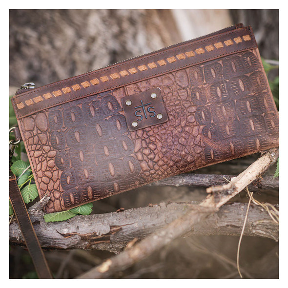 STS Catalina Croc Clutch (STS-33380)