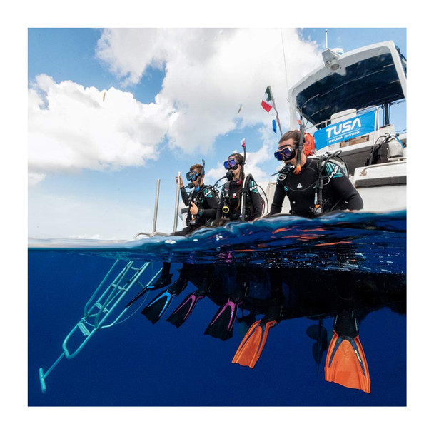 product variation TUSA Freedom Elite Black/Black Diving Mask with Platina II Hyperdry Black/Black Snorkel (M-1003QB-BK+SP-170QB-BK) image