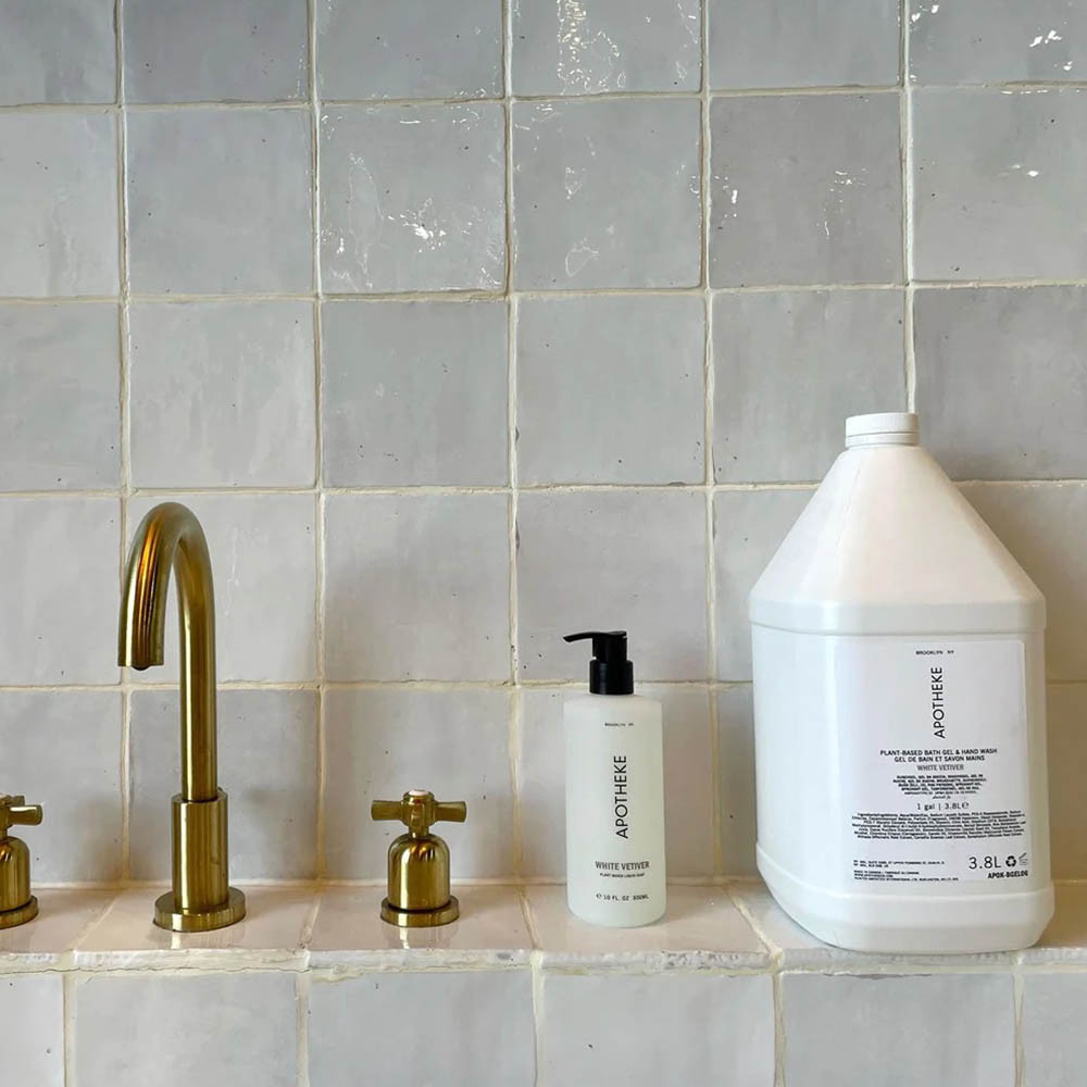 Refillable 16 .2 oz Apotheke White Vetiver bath gel bottle with black pump