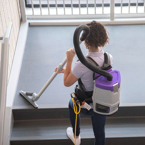 Lightweight and versatile cordless vacuum for efficient cleaning