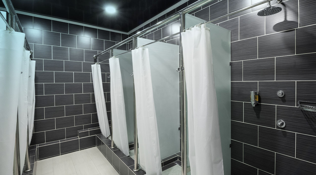 Gym Shower Etiquette: 10 Tips & Essentials Guide [2025]