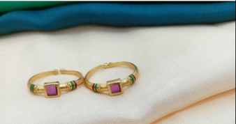 Gold plated brass toe rings for women with artificial stones