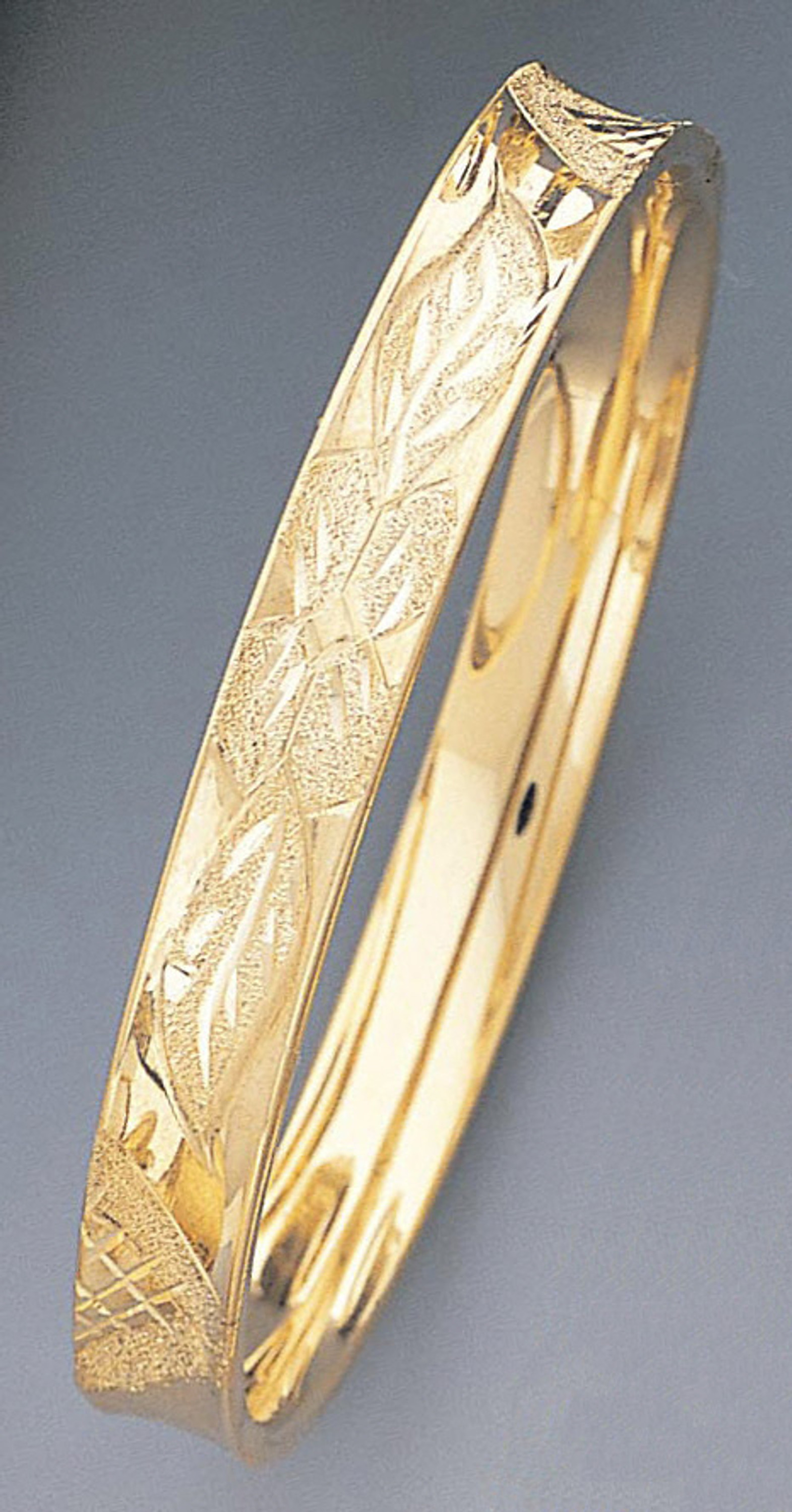 14k Gold 8mm Wide Hollow Hinged concave Bangle 7.5" 14k Gold 8mm Wide Hollow Hinged concave Bangle 7.5"
