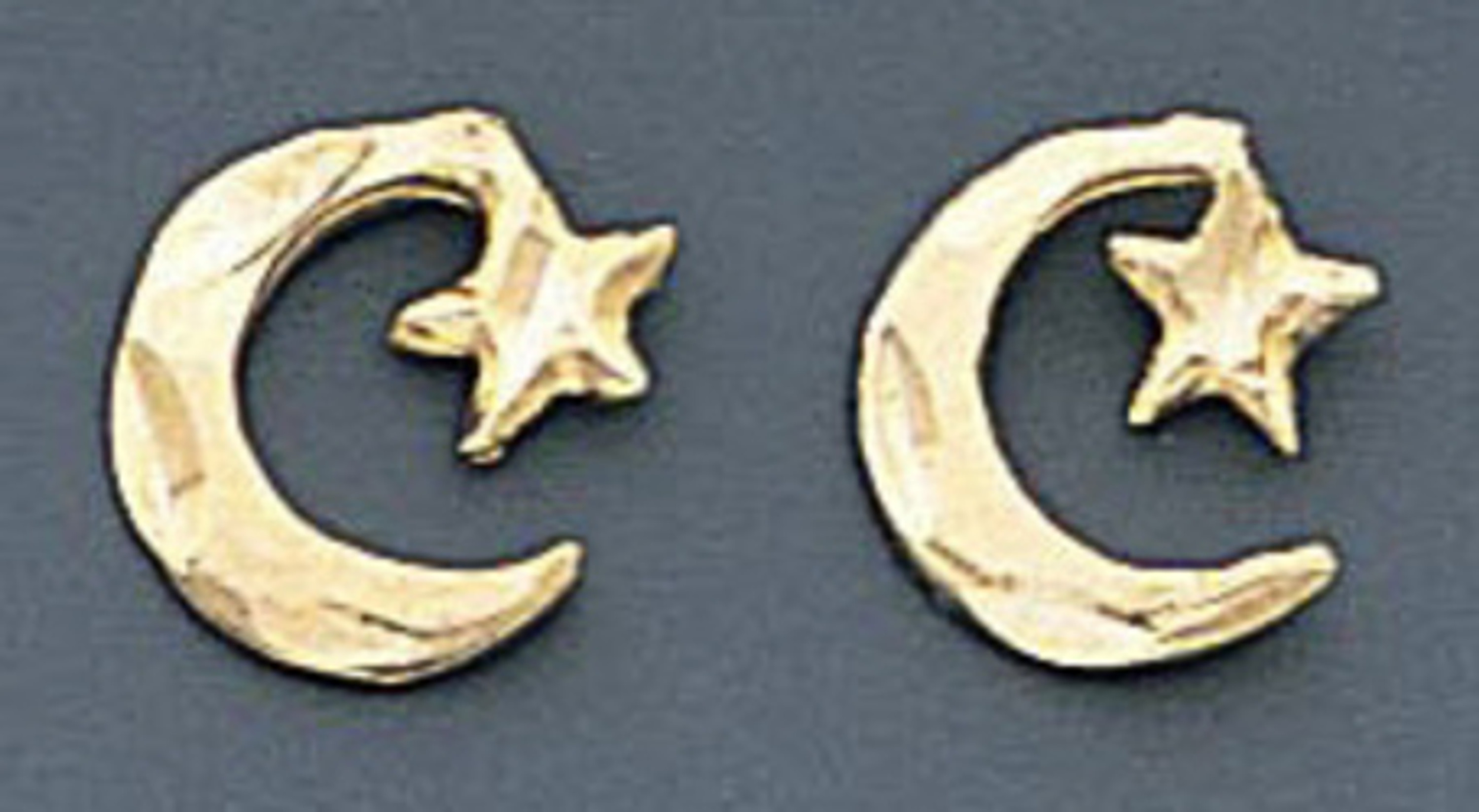 14k Gold Diamond Cut Star & Moon Stud Earrings 14k Gold Diamond Cut Star & Moon Stud Earrings