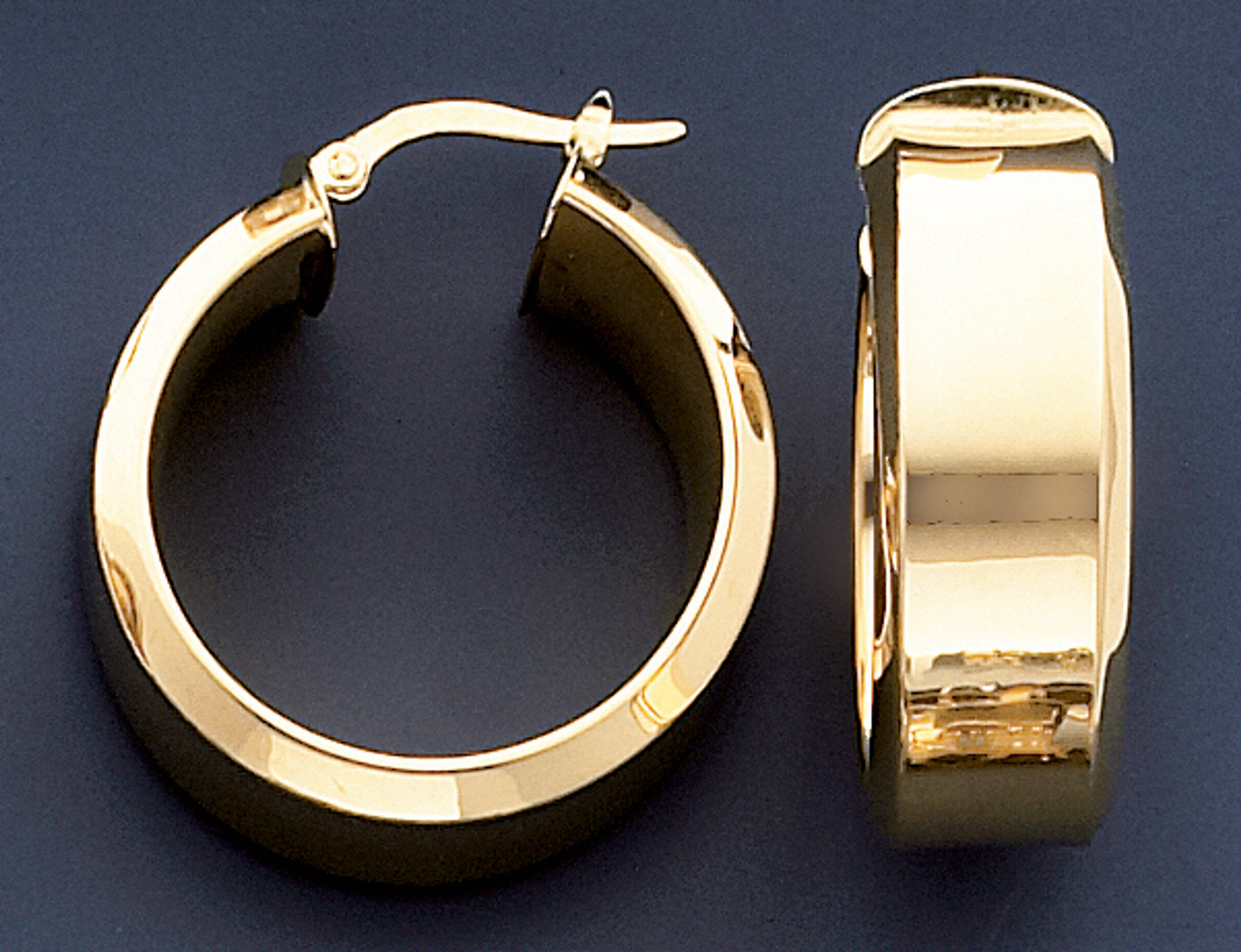 14k Gold 31.54 mm by 11.73 mm  Italian Hoop Earrings. 14k Gold 31.54 mm by 11.73 mm  Italian Hoop Earrings.