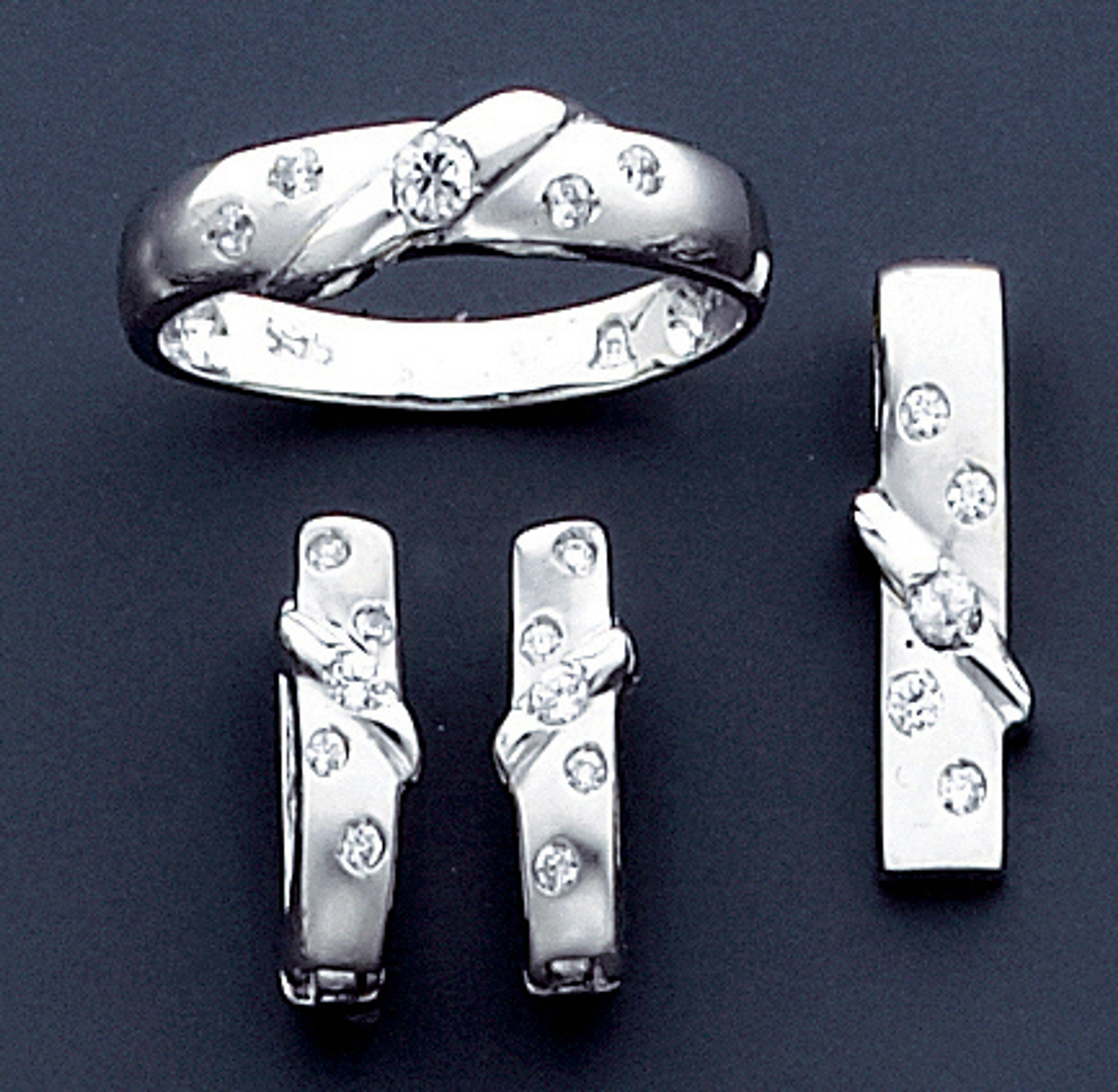 14k White Gold Pendant, Ring And Earrings Set With Cubic Zirconia --7184 14k White Gold Pendant, Ring And Earrings Set With Cubic Zirconia --7184