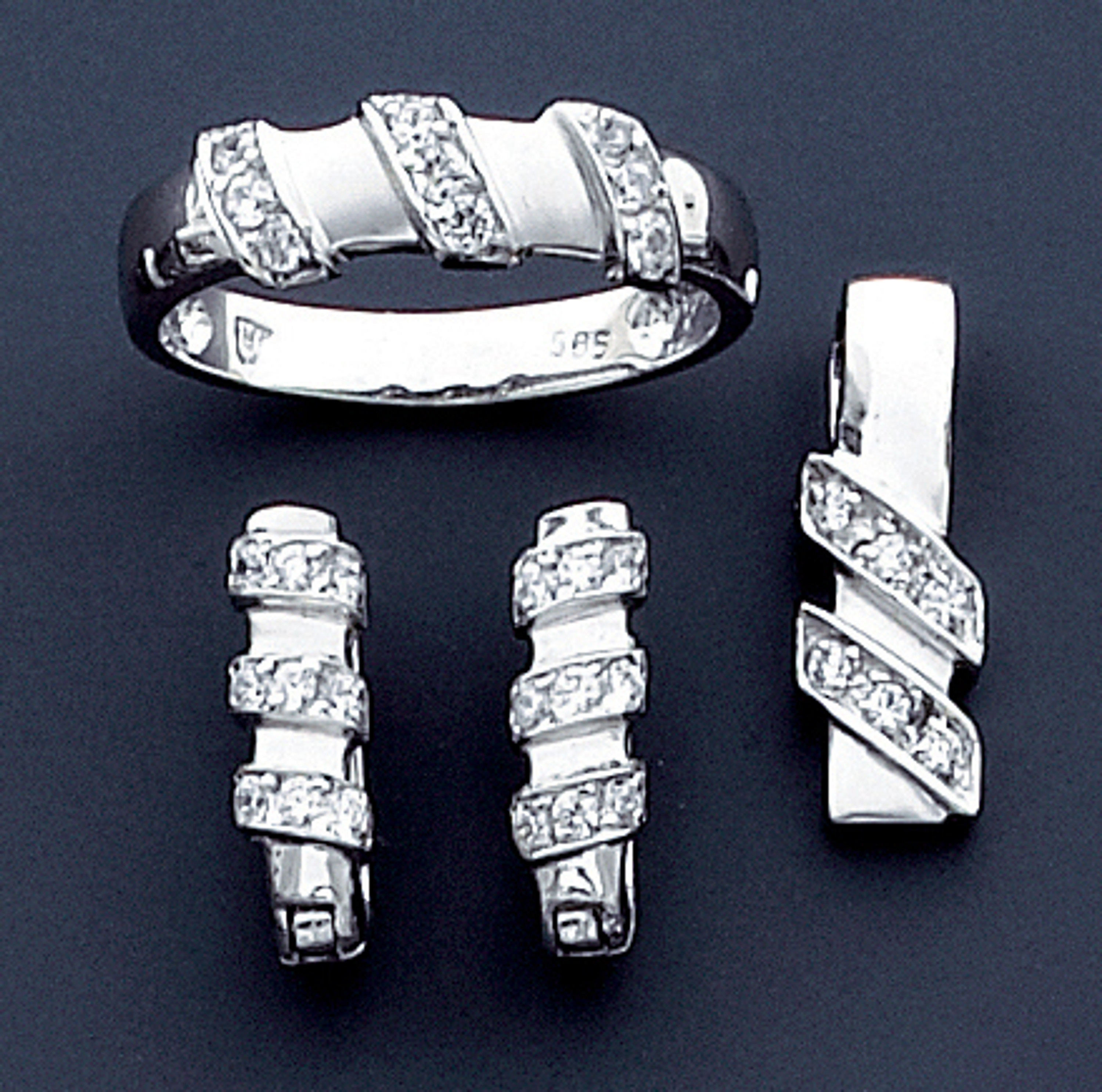 14k White Gold Pendant, Ring And Earrings Set With Cubic Zirconia --7185 14k White Gold Pendant, Ring And Earrings Set With Cubic Zirconia --7185