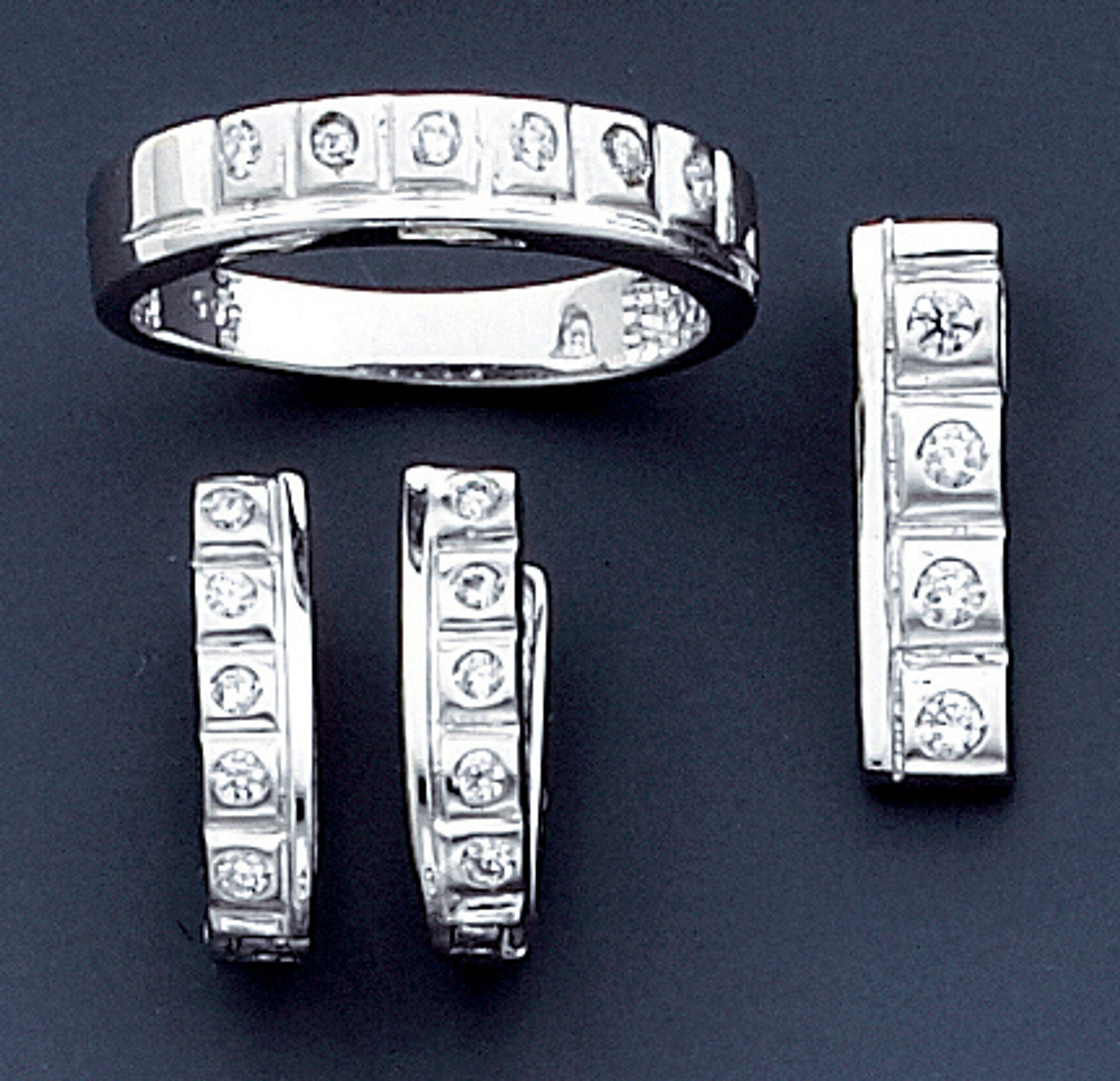 14k White Gold Pendant, Ring And Earrings Set With Cubic Zirconia --7187 14k White Gold Pendant, Ring And Earrings Set With Cubic Zirconia --7187