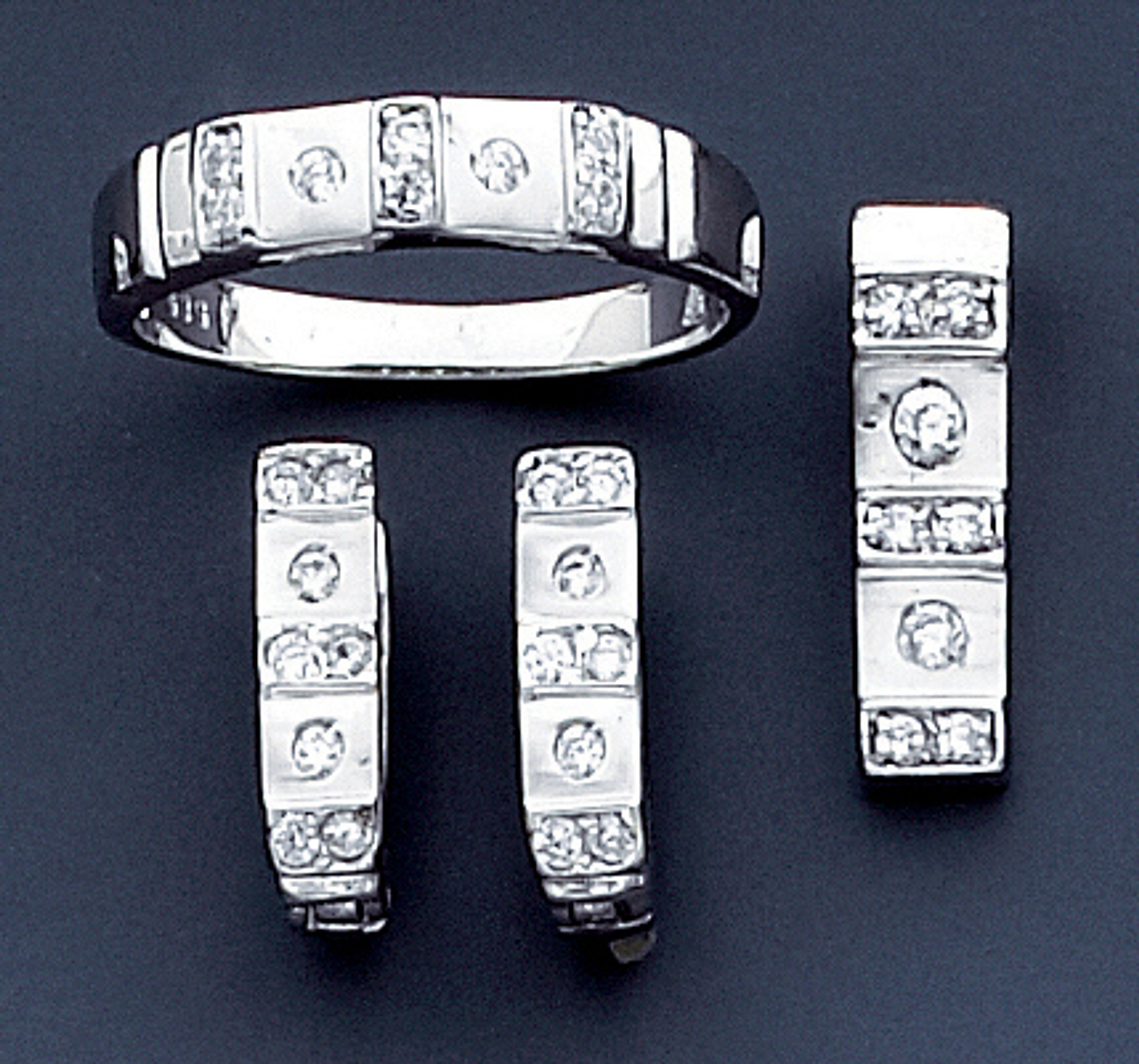 14k White Gold Pendant, Ring And Earrings Set With Cubic Zirconia --7188 14k White Gold Pendant, Ring And Earrings Set With Cubic Zirconia --7188