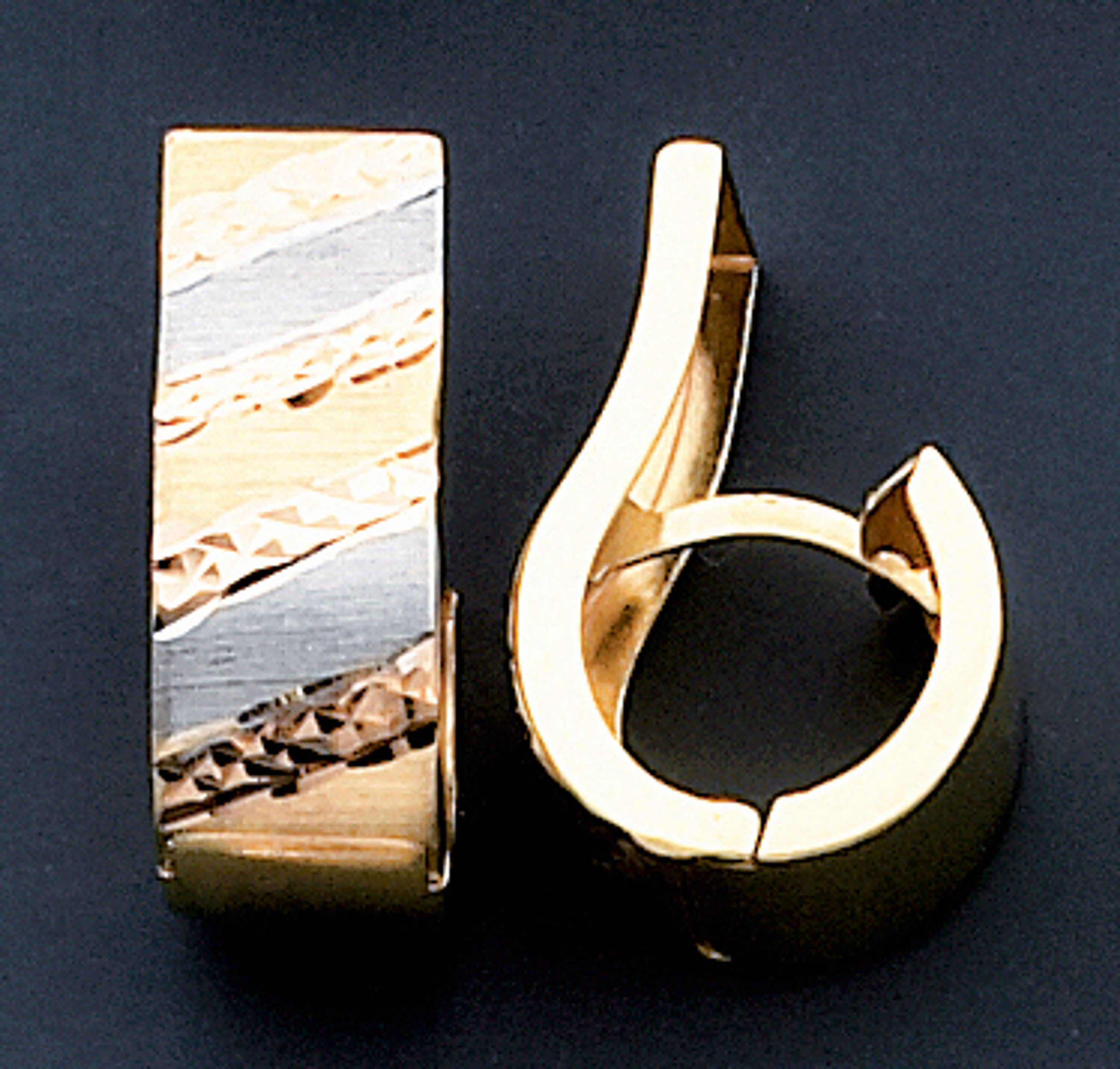 14k Tri-color Gold 22.63mm Huggies Earring. 14k Tri-color Gold 22.63mm Huggies Earring.