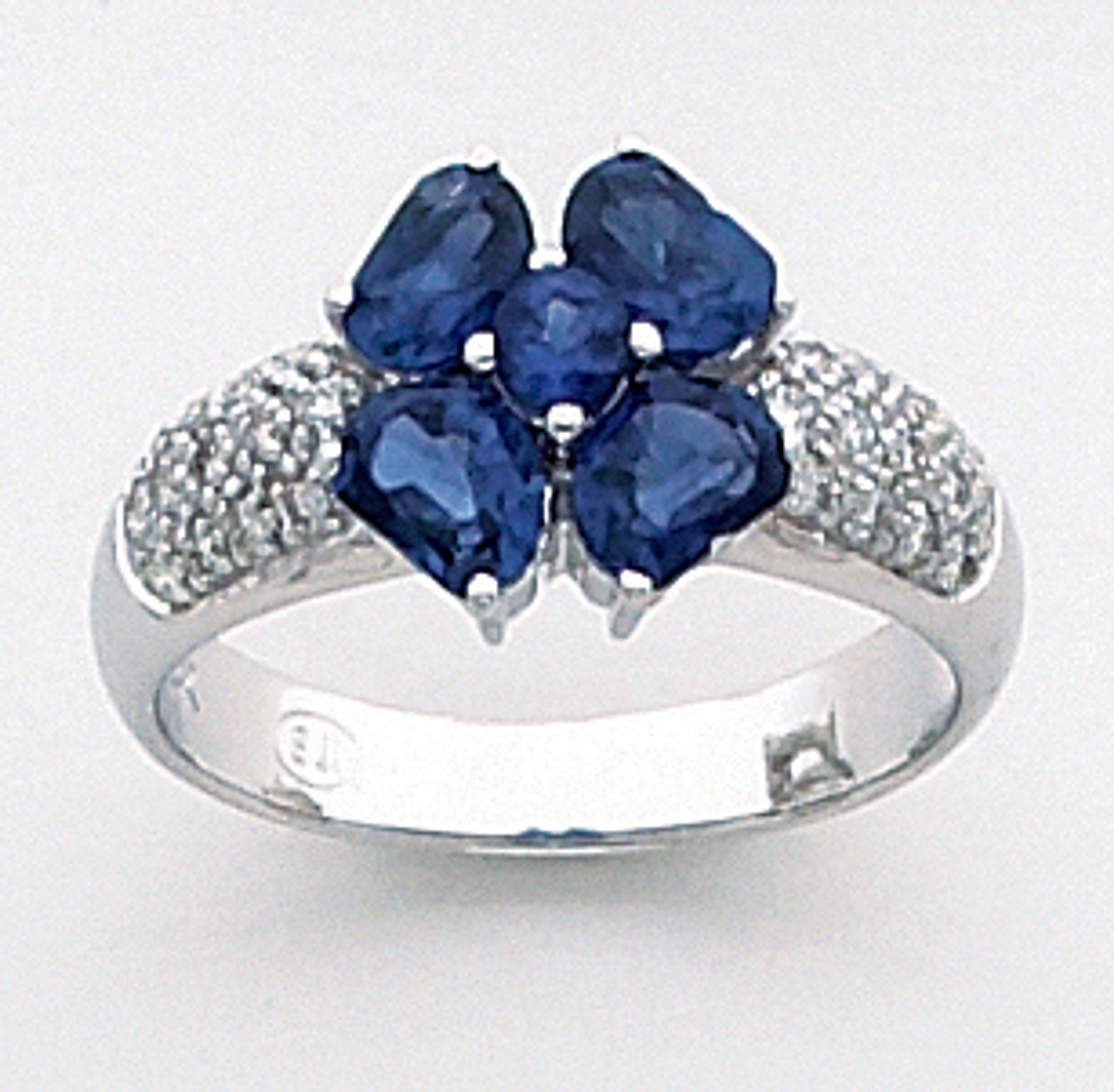White Gold Ring With Flower Shape Sapphire And diamond White Gold Ring With Flower Shape Sapphire And diamond