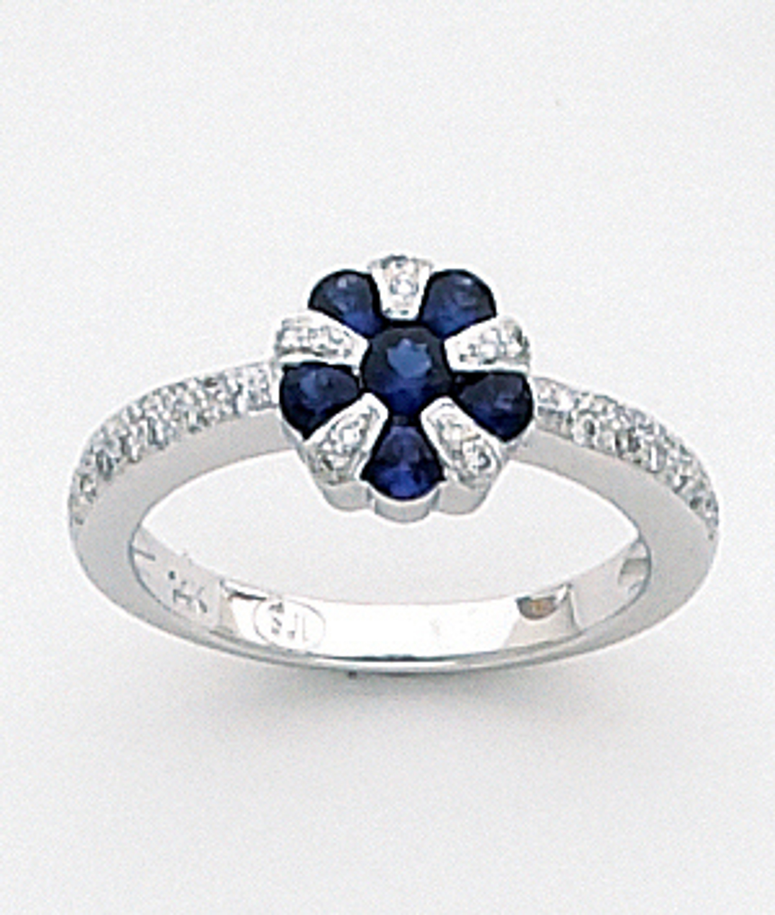 White Gold Ring With Flower Shape Sapphire 0.54 Ct And White Gold Ring With Flower Shape Sapphire 0.54 Ct And