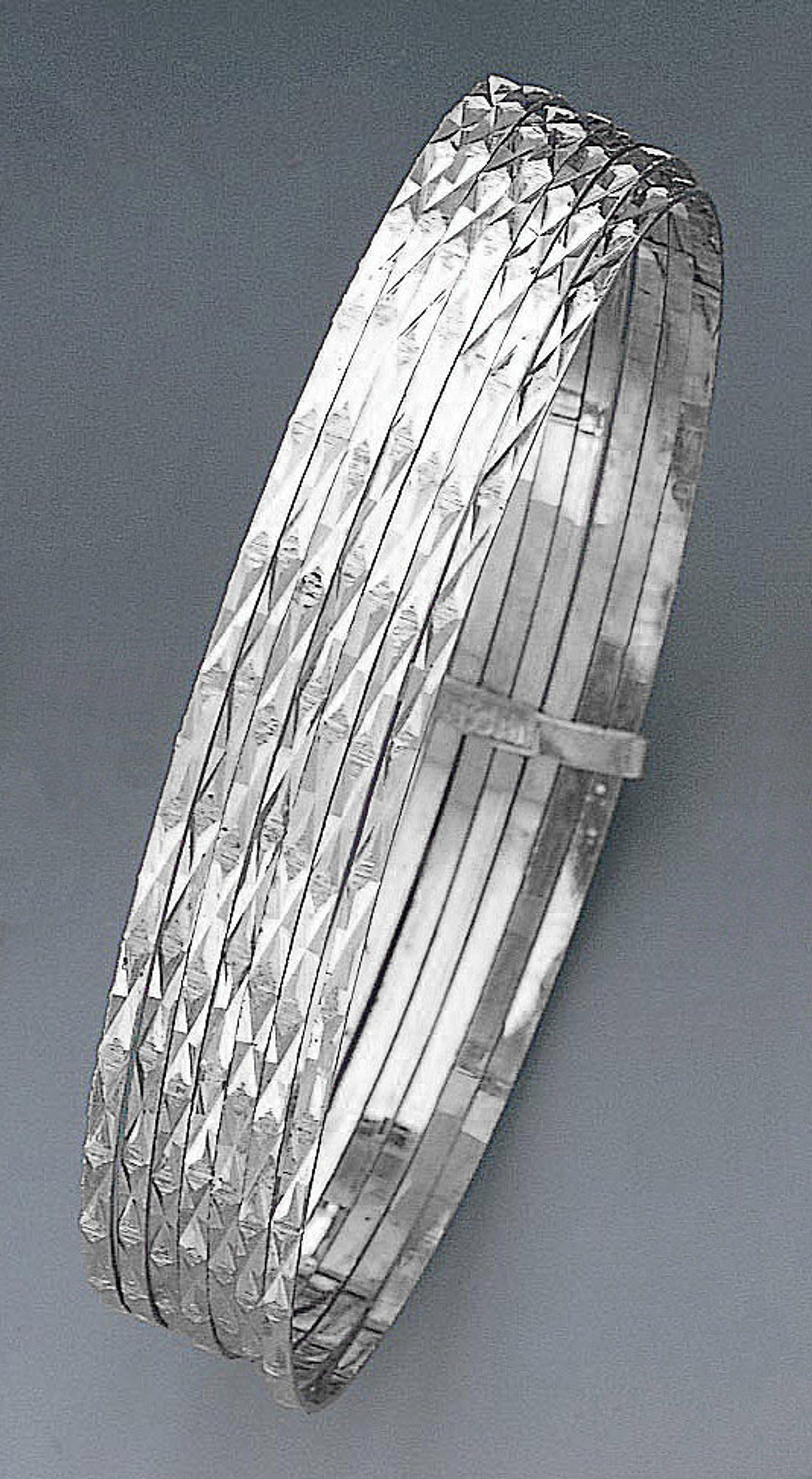 14k White Gold Seven-to-a-set Slip-on Solid X O X O Pattern Bangles Regular 14k White Gold Seven-to-a-set Slip-on Solid X O X O Pattern Bangles Regular
