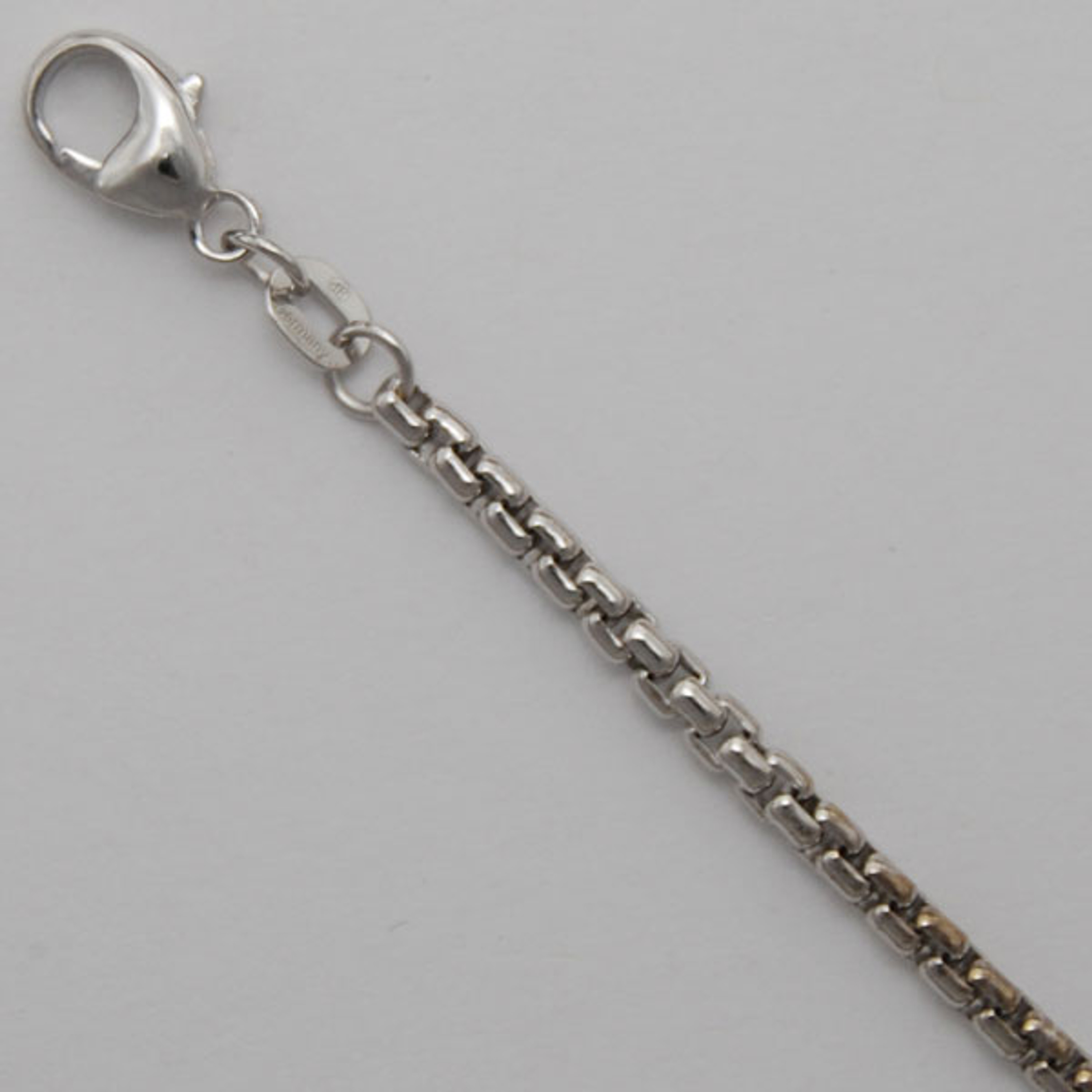 18k White Gold (Nickel Free) 2.7mm Box Chain 18 Inches 18k White Gold (Nickel Free) 2.7mm Box Chain 18 Inches