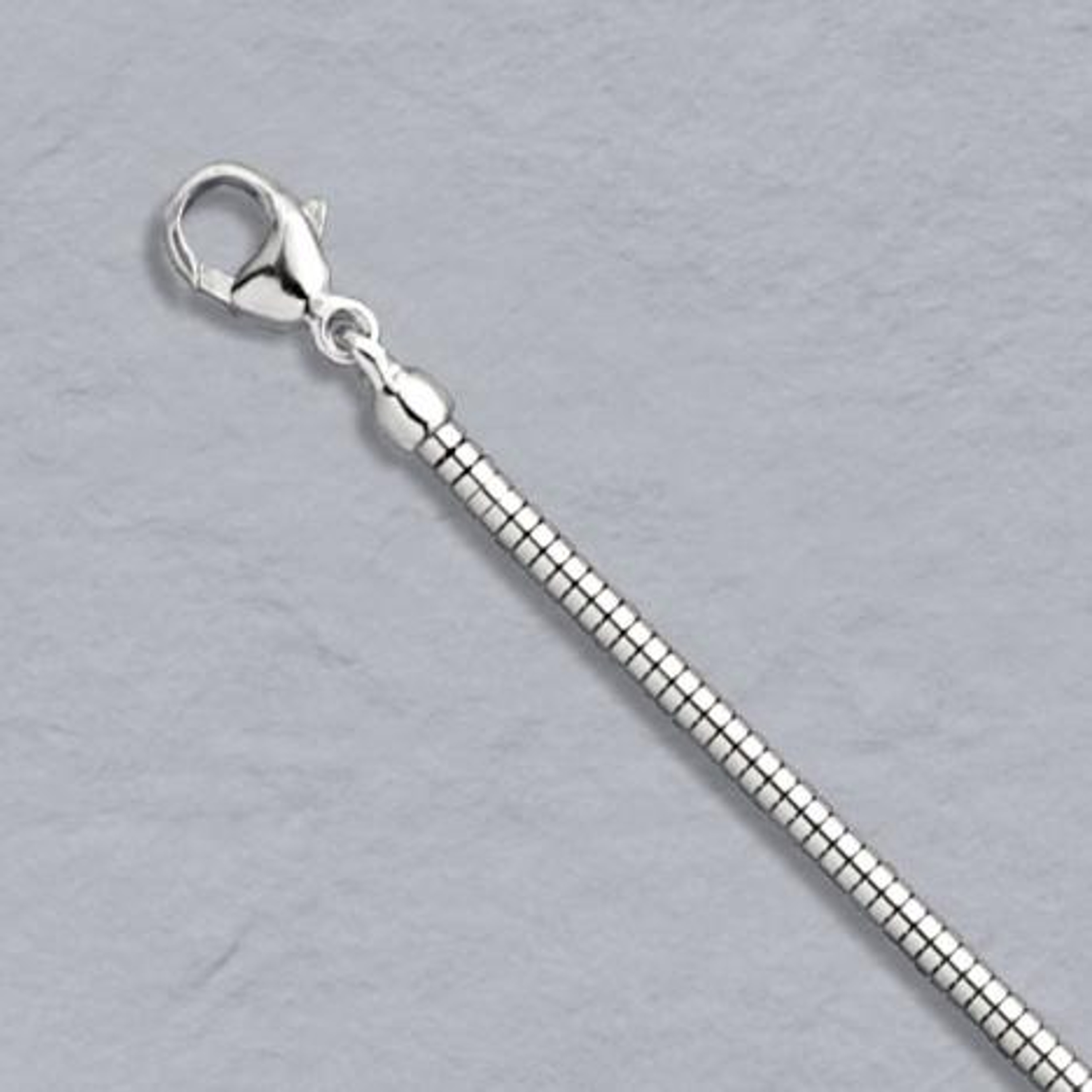 18k White Gold 2.5mm Round Snake Chain 24" 18k White Gold 2.5mm Round Snake Chain 24"