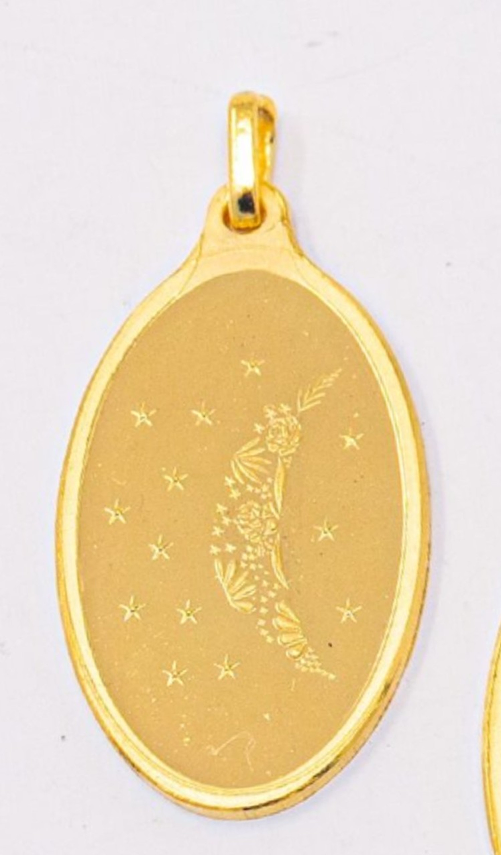 24K Gold 5 Gram Oval Flower Moon Sam Pendant 24K Gold 5 Gram Oval Flower Moon Sam Pendant