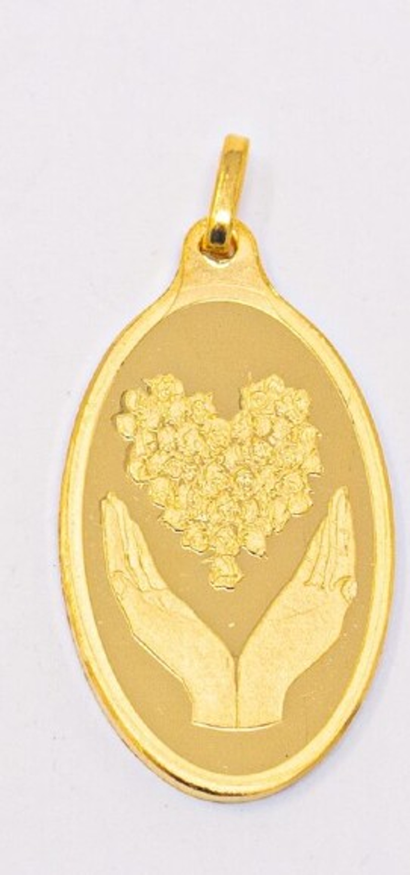 24K Gold 2.5 Gram Oval Bouquet of Heart Sam Pendant 24K Gold 2.5 Gram Oval Bouquet of Heart Sam Pendant