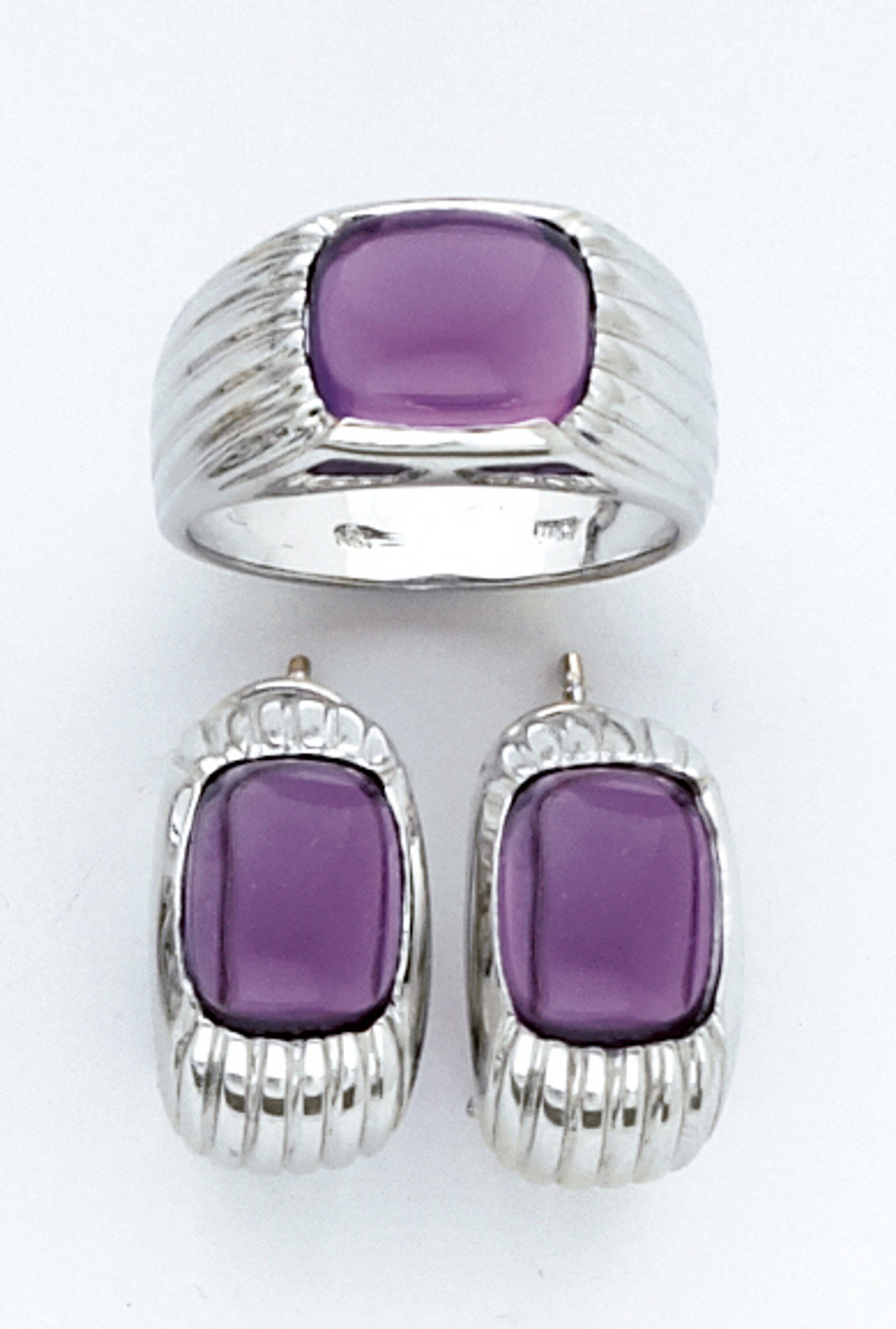 February Birthstone a Royal Beauty