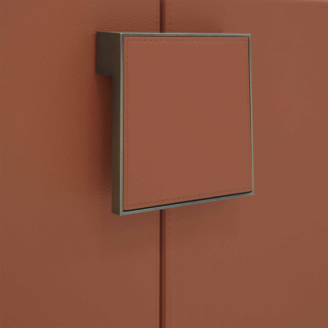 Next Level Buffet Leather Handle Detail