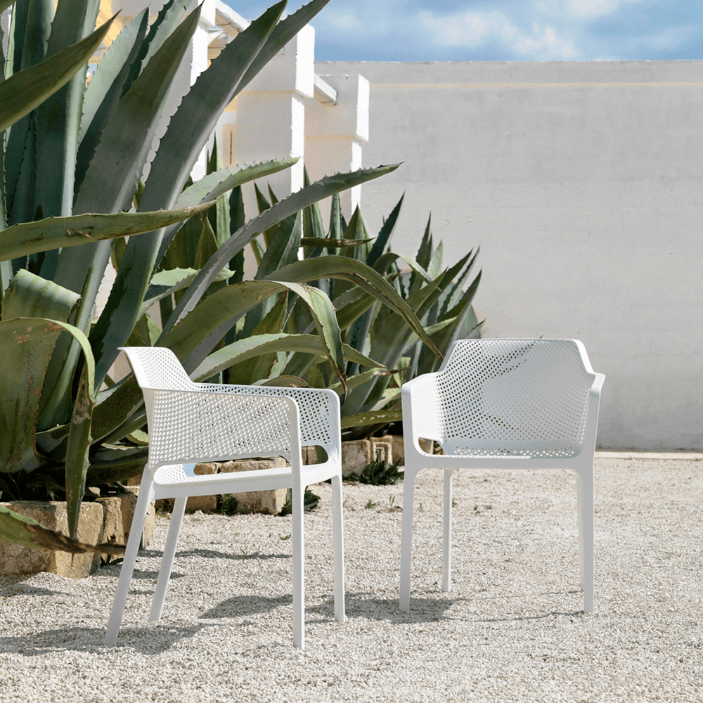 WHITE/PLAIN - Shown here in the White option with no cushion