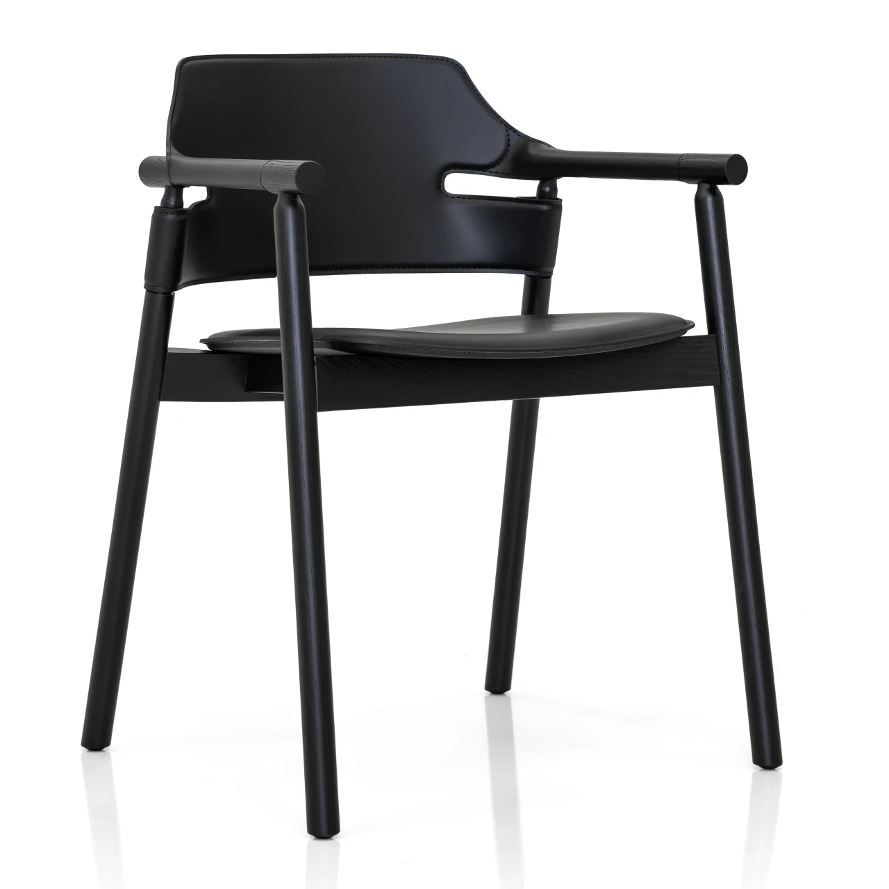BLACK - Suite P Arm Chair, modern style, black hide leather and black lacquered ash frame, three-quarter view.
