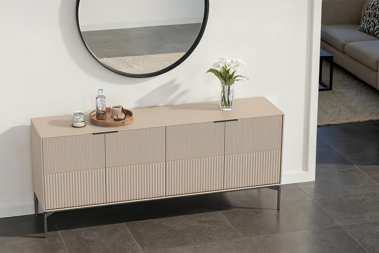 DUNE/CARBON - Shown here with the Dune case and Carbon base