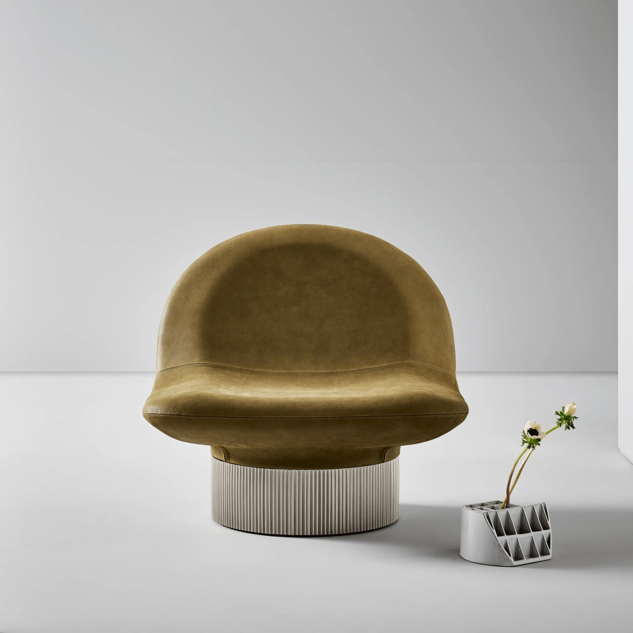 Amour Swivel Chair