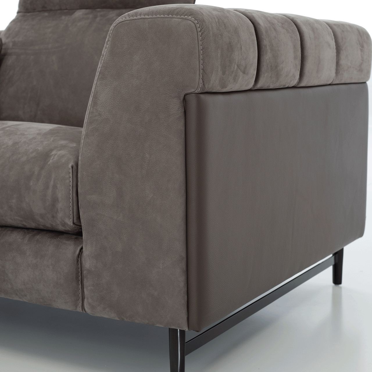 Nautilus Sofa Ardesia Leather Exterior