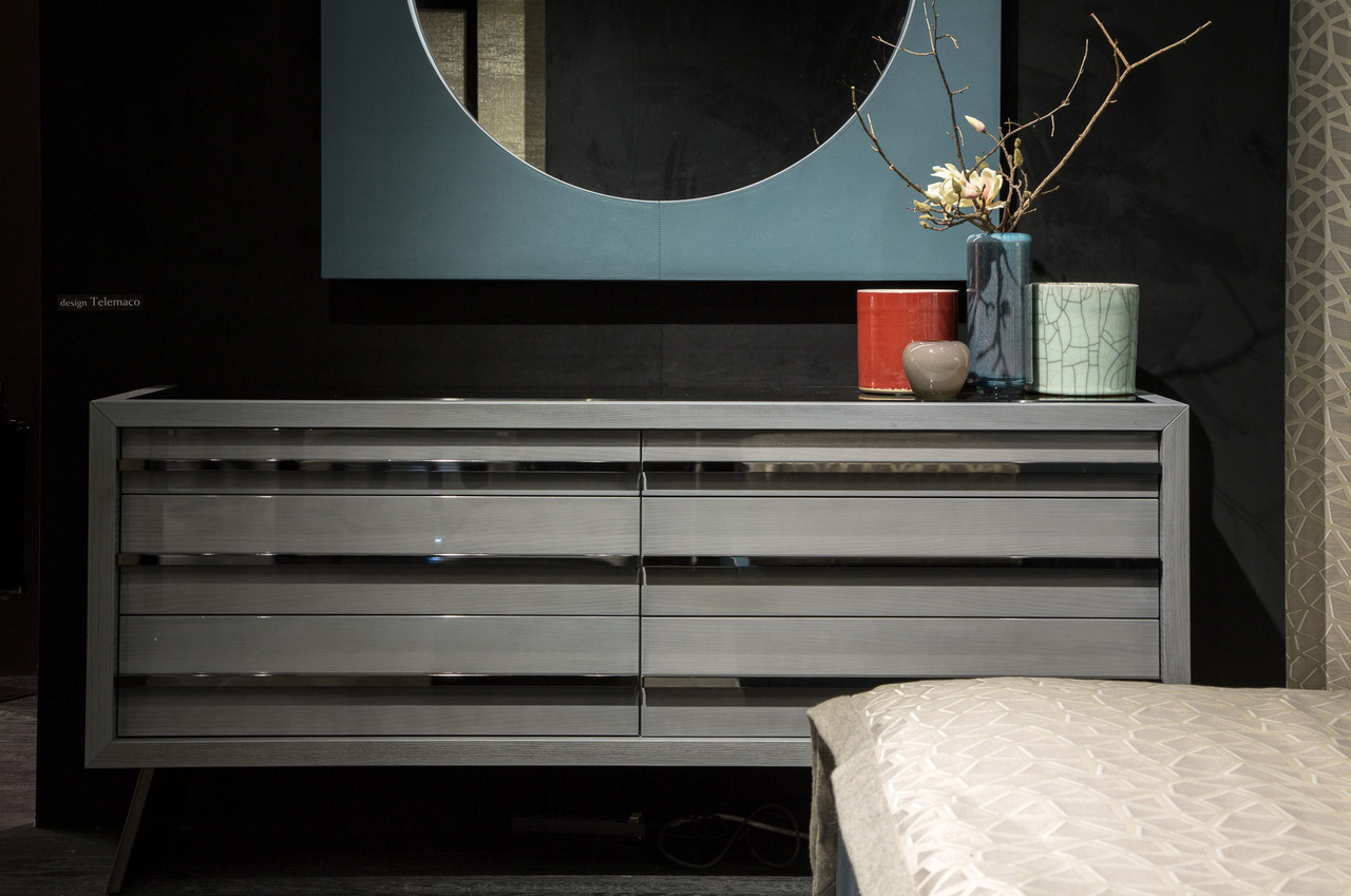 BLACK || GREY - Shown here in the Grey color option