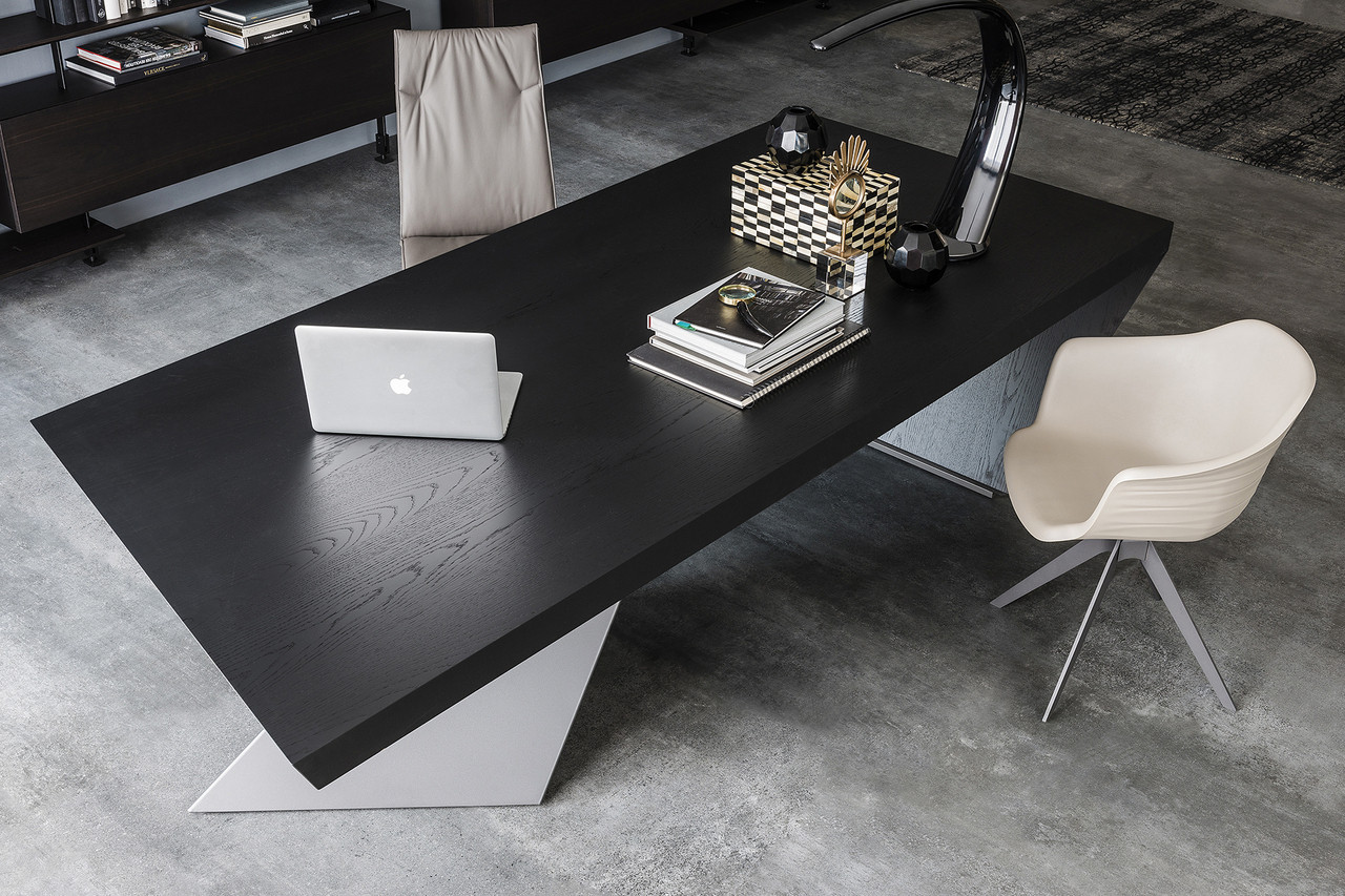 Nasdaq Desk at Cantoni.com