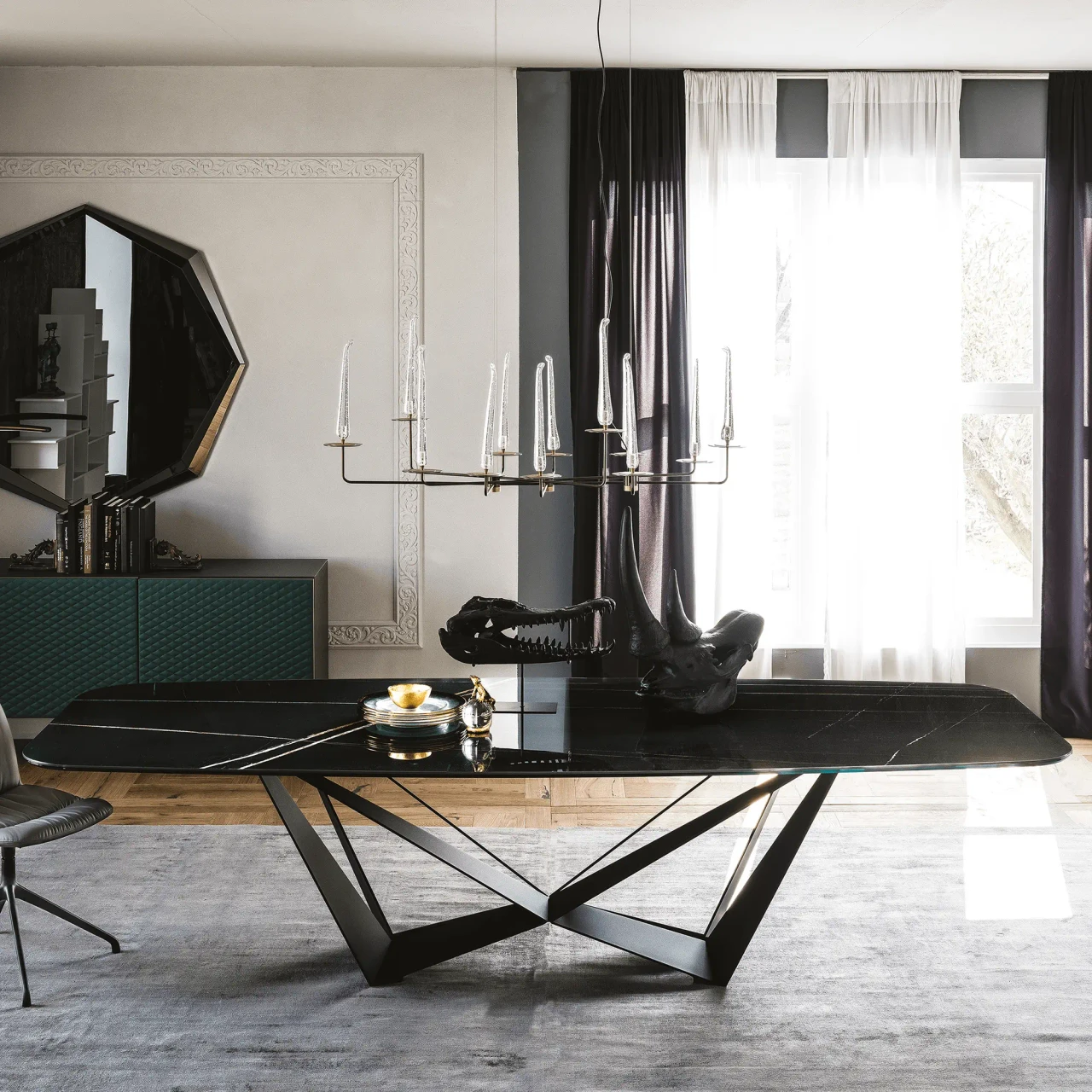 GLOSSY SAHARA NOIR || GRAPHITE EMBOSSED STEEL - Cattelan Skorpio Keramik Dining Table, glossy Sahara Noir ceramic top, graphite embossed steel base, dining room, front view