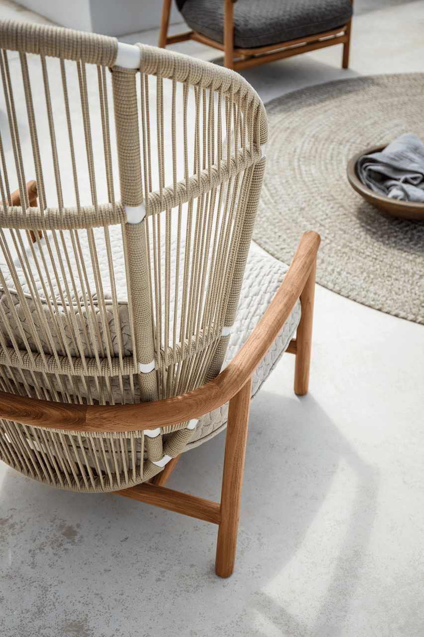 METEOR/RAVEN || WHITE/DUNE || Closeup - Image Courtesy of Gloster Furniture, Inc.