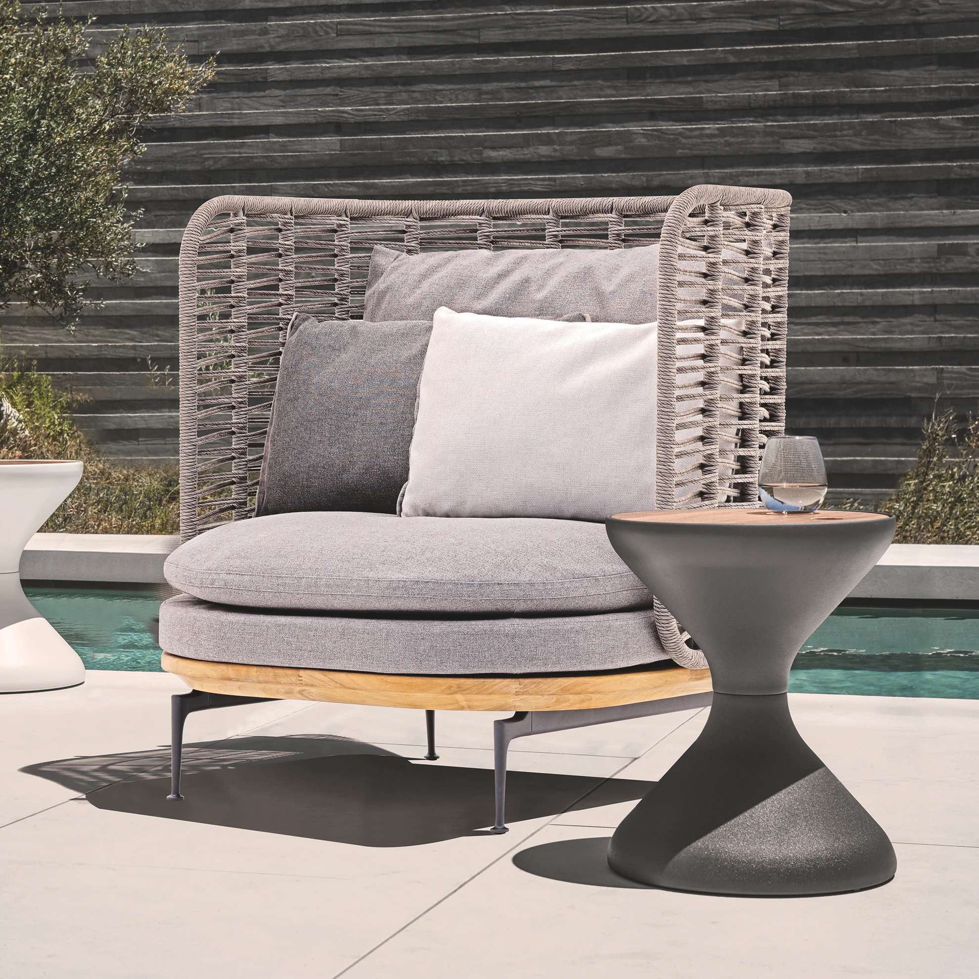 Mistral High Back Lounge Chair - Cantoni