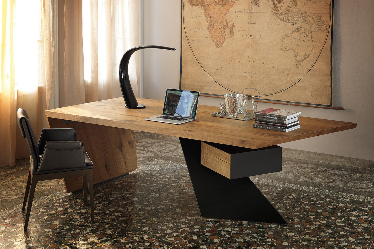 Nasdaq Desk at Cantoni.com