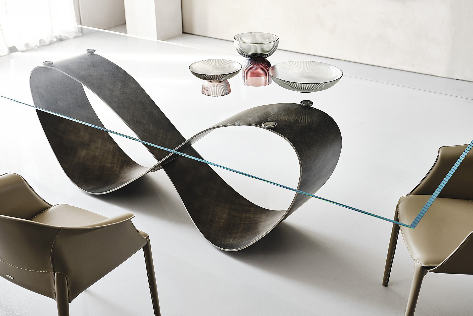 Butterfly Dining Table - Cantoni