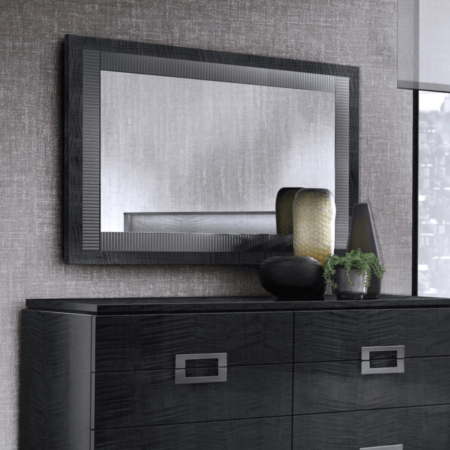 Moderna Mirror