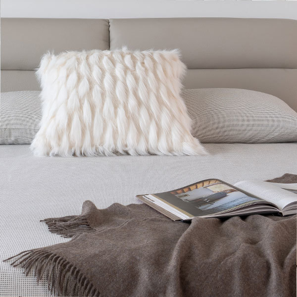 Pillows & Throws