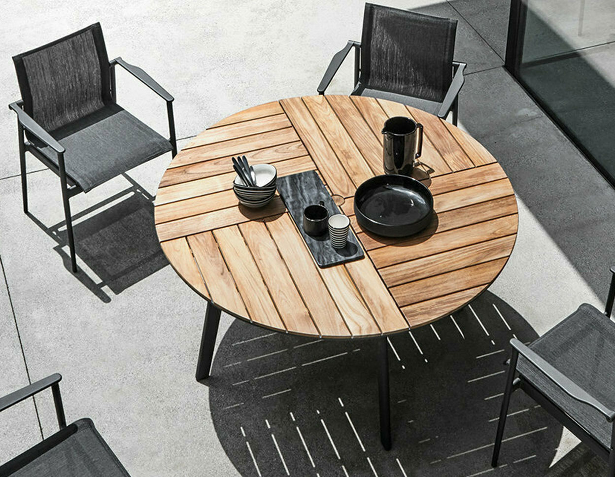 Gloster Carver Round Dining Table