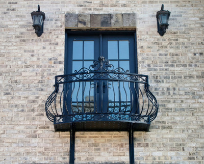 Iron-Dove Queen Balcony