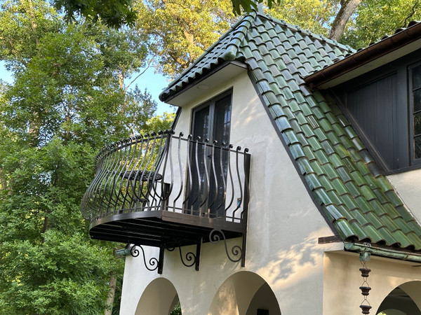 Five Reasons Why a Stand on Balcony Adds Value to Your Home