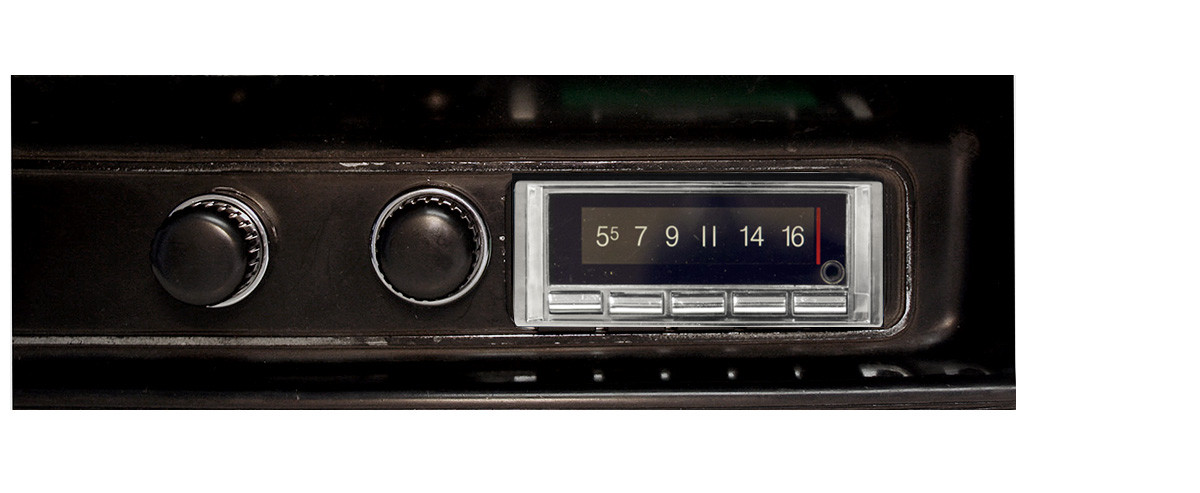 Custom AutoSound 1971-73 Roadrunner USA-740 In Dash AM/FM