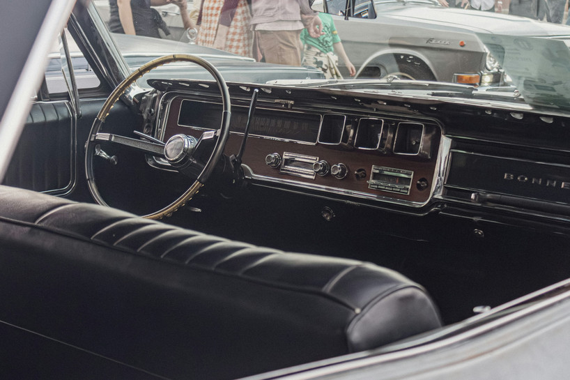 RetroSound vs Ken Harrison: A Vintage Car Radio Comparison